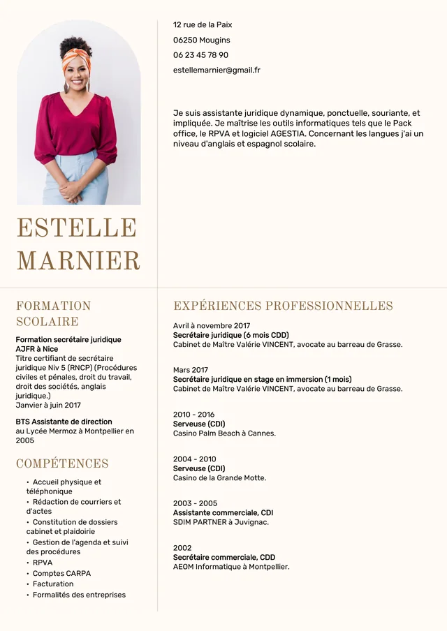 Aperçu du modèle de CV d'assistante juridique « Élégant », photo encadrée et nom en serif doré.