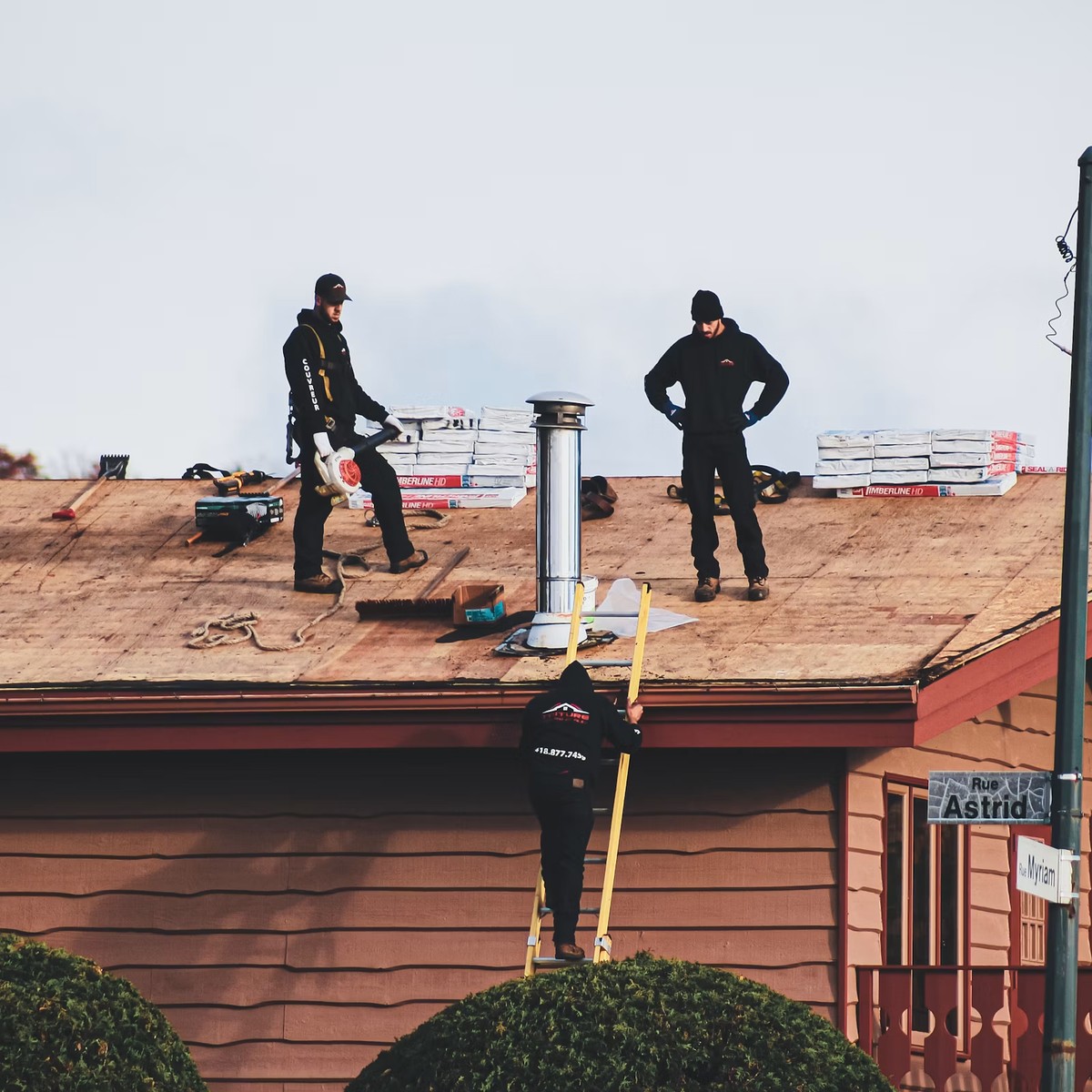Roofing crew completing roofing repairs in Staunton, VA