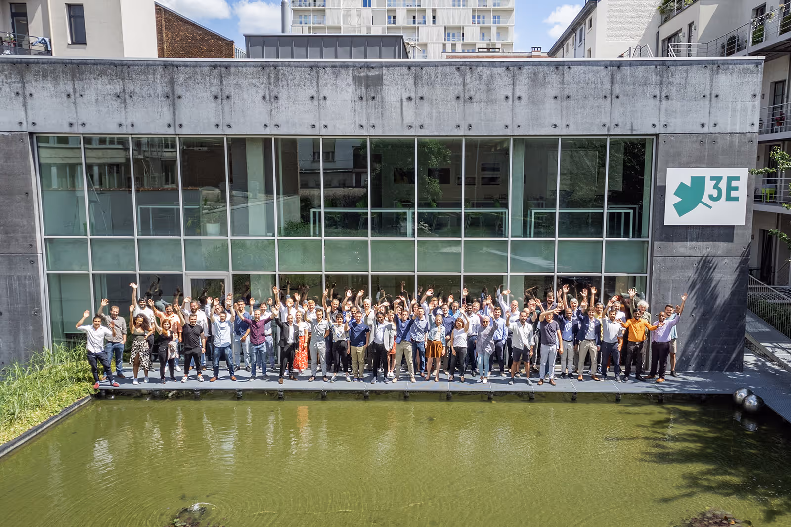 Group picture taken of all belgum employees in 2021