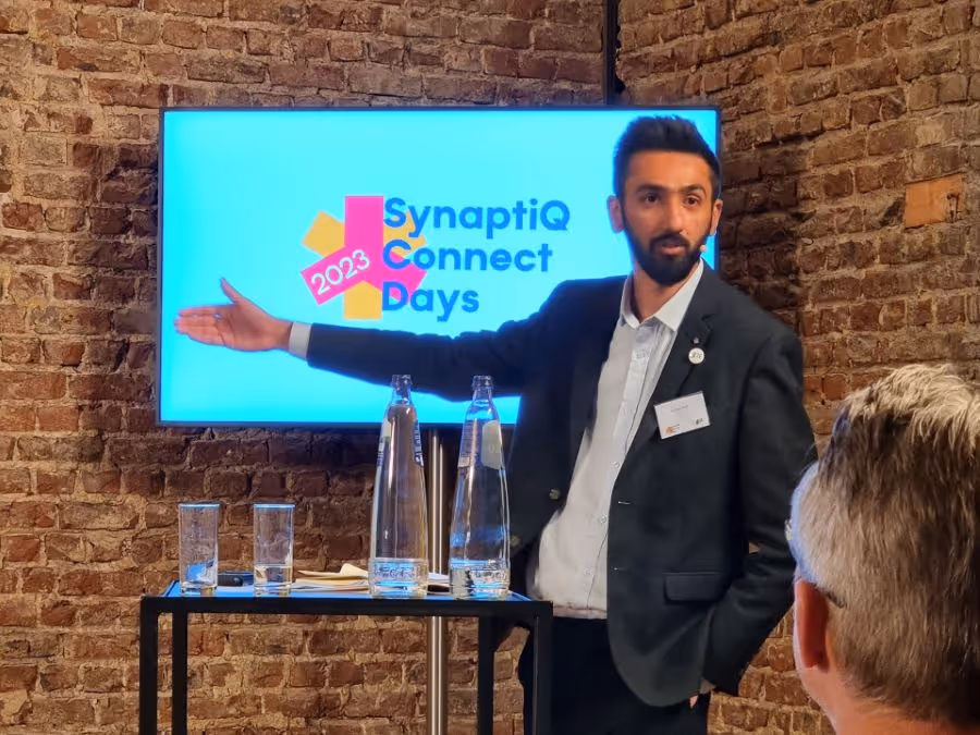 Picture of Product Marketer presenting during the SynaptiQ Connect Days 2023