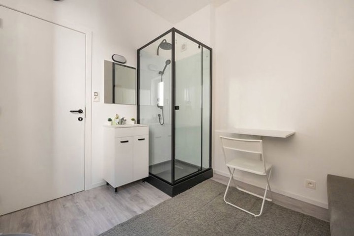 Rue Rouppe – Chambre disponible en co-living