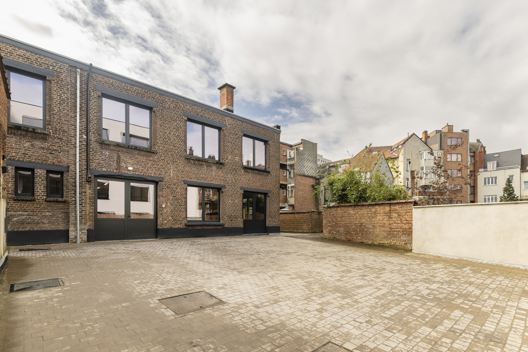 Bel et lumineux atelier destiné à l'activité productive