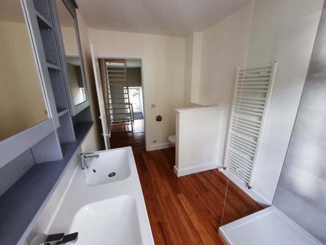 Maison 2 chambres avec beau jardin