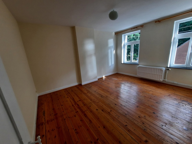 Maison 2 chambres avec beau jardin
