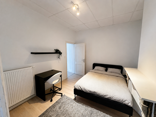 Chambre avec salle de bain en colocation