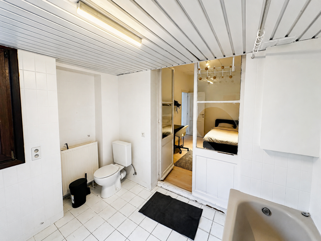 Chambre avec salle de bain en colocation