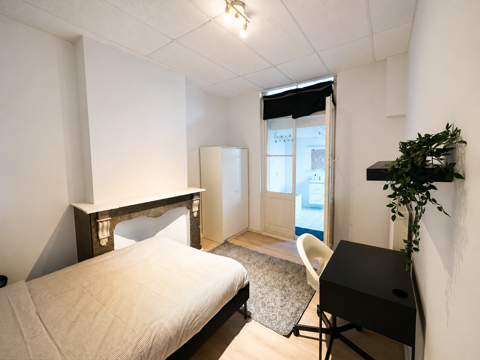 Chambre avec salle de bain en colocation