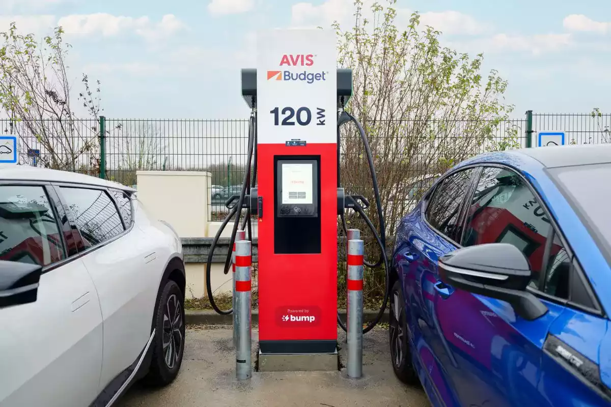 borne de recharge flottes professionnelles en itinérance