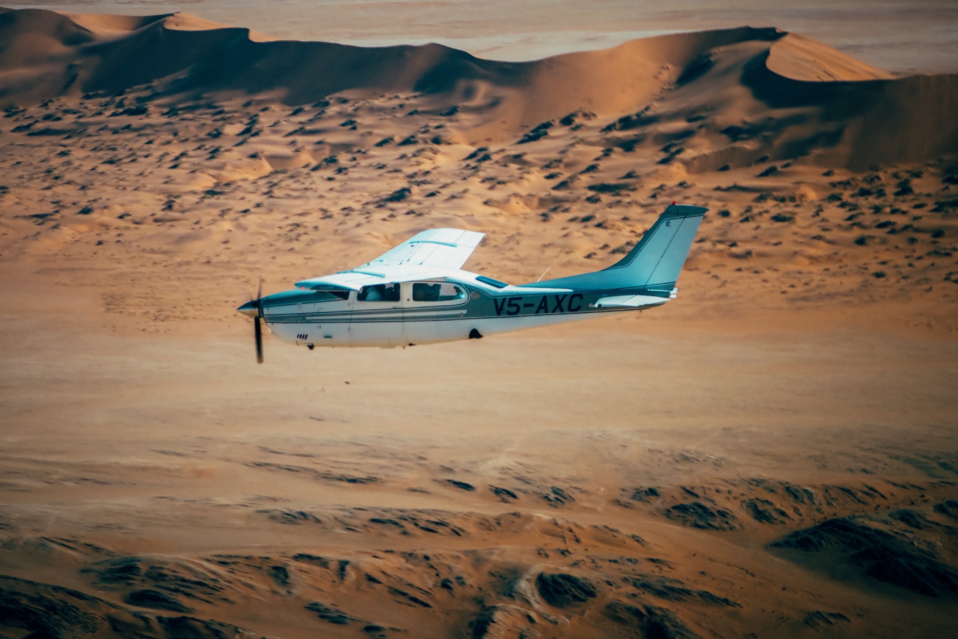 Luftaufnahme der Dünenlandschaft Sossusvlei und Deadvlei, Namibia