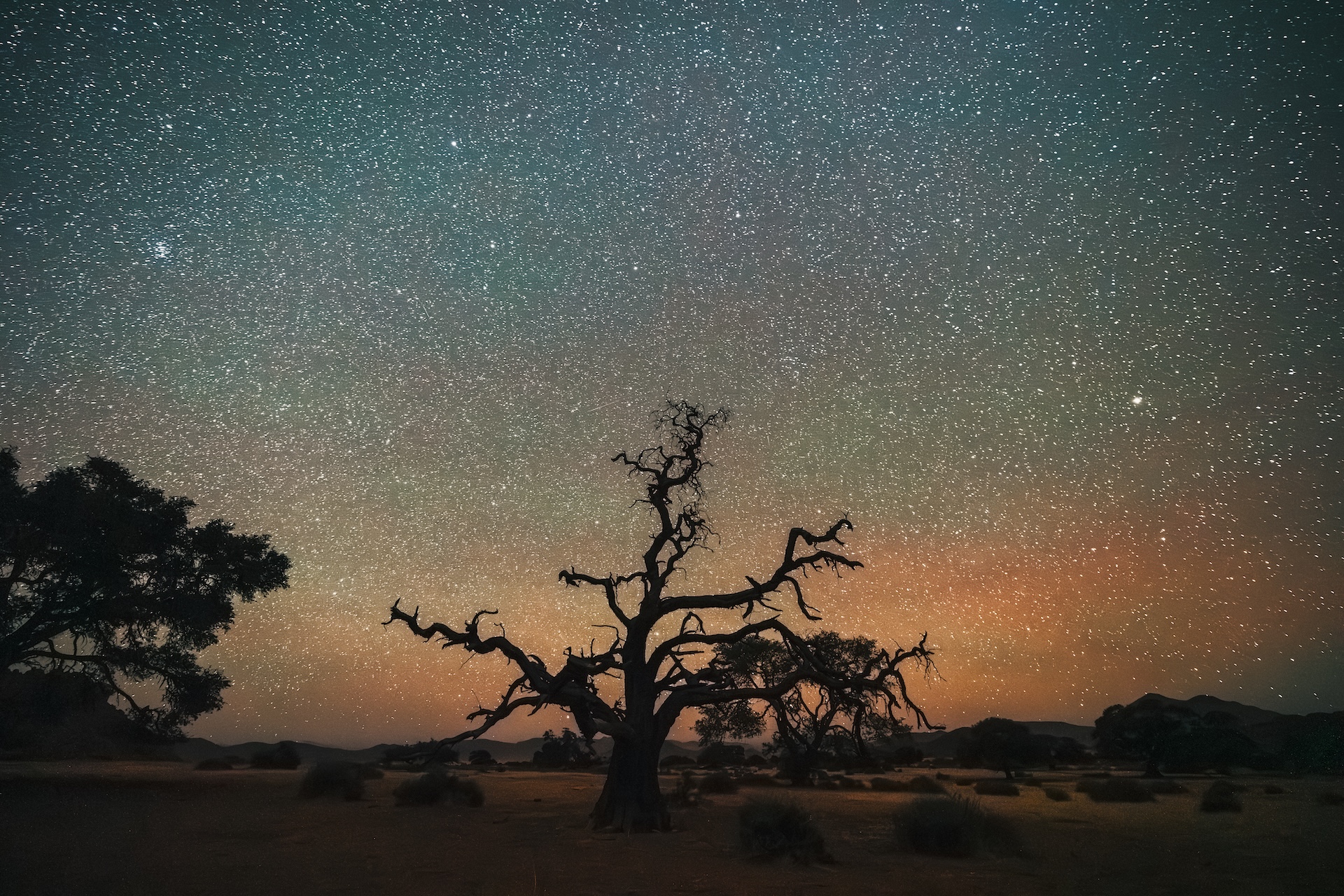 Weitblick über das Tal der Tirasberge bei Sonnenaufgang, Namibia