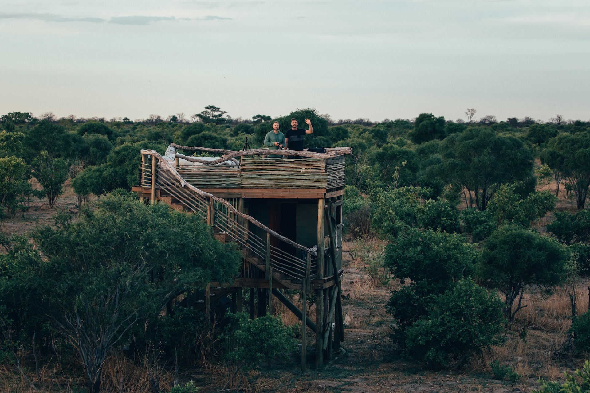 Sonnenaufgang über der Savanne von der Sky Beds Plattform, Botswana
