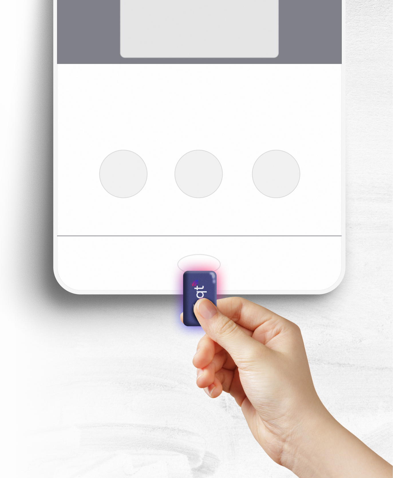 Una ilustración de una persona fichando con una tarjeta NFC en una TaqtOne