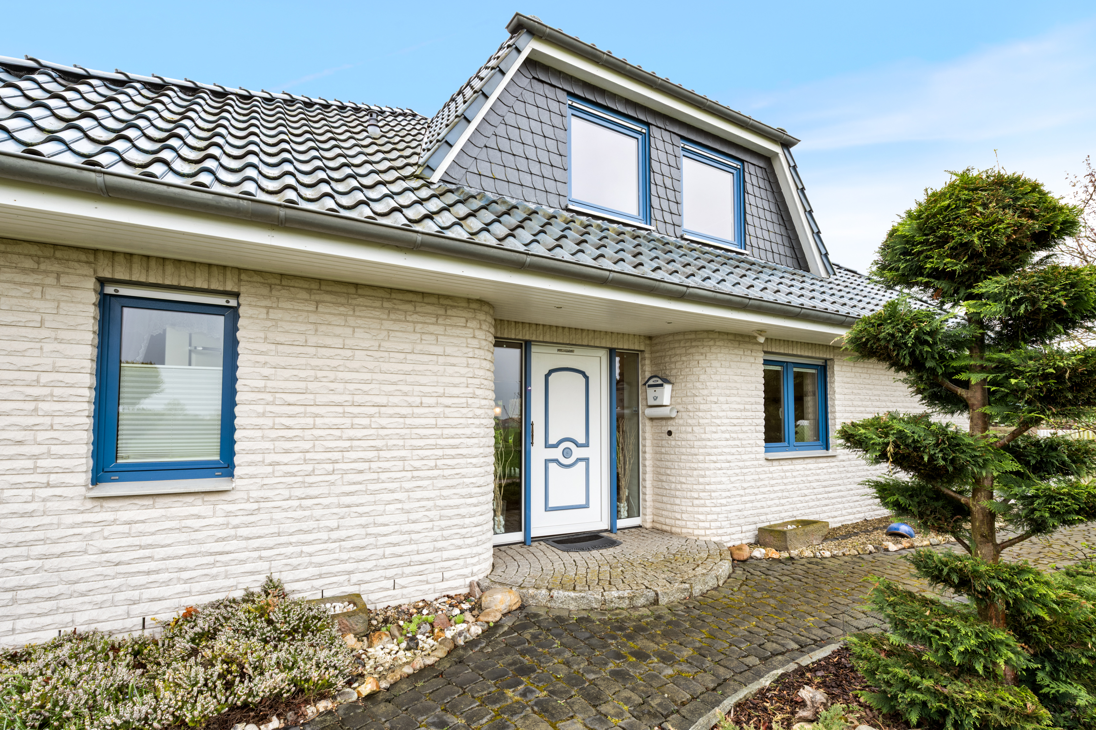An image of a house listing