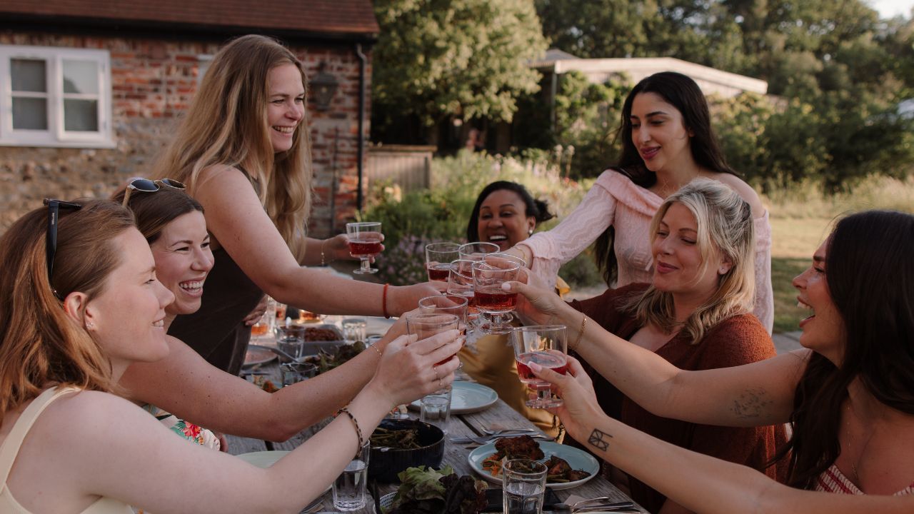 Women at a mom'z Solo Babymoon pregnancy retreat