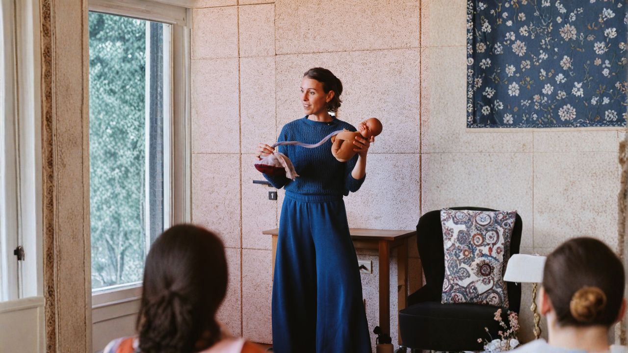 Childbirth educator teaching a birth preparation class at a mom'z pregnancy retreat