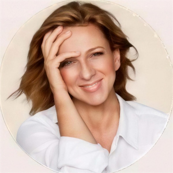 Jessica Hoelscher, midwife