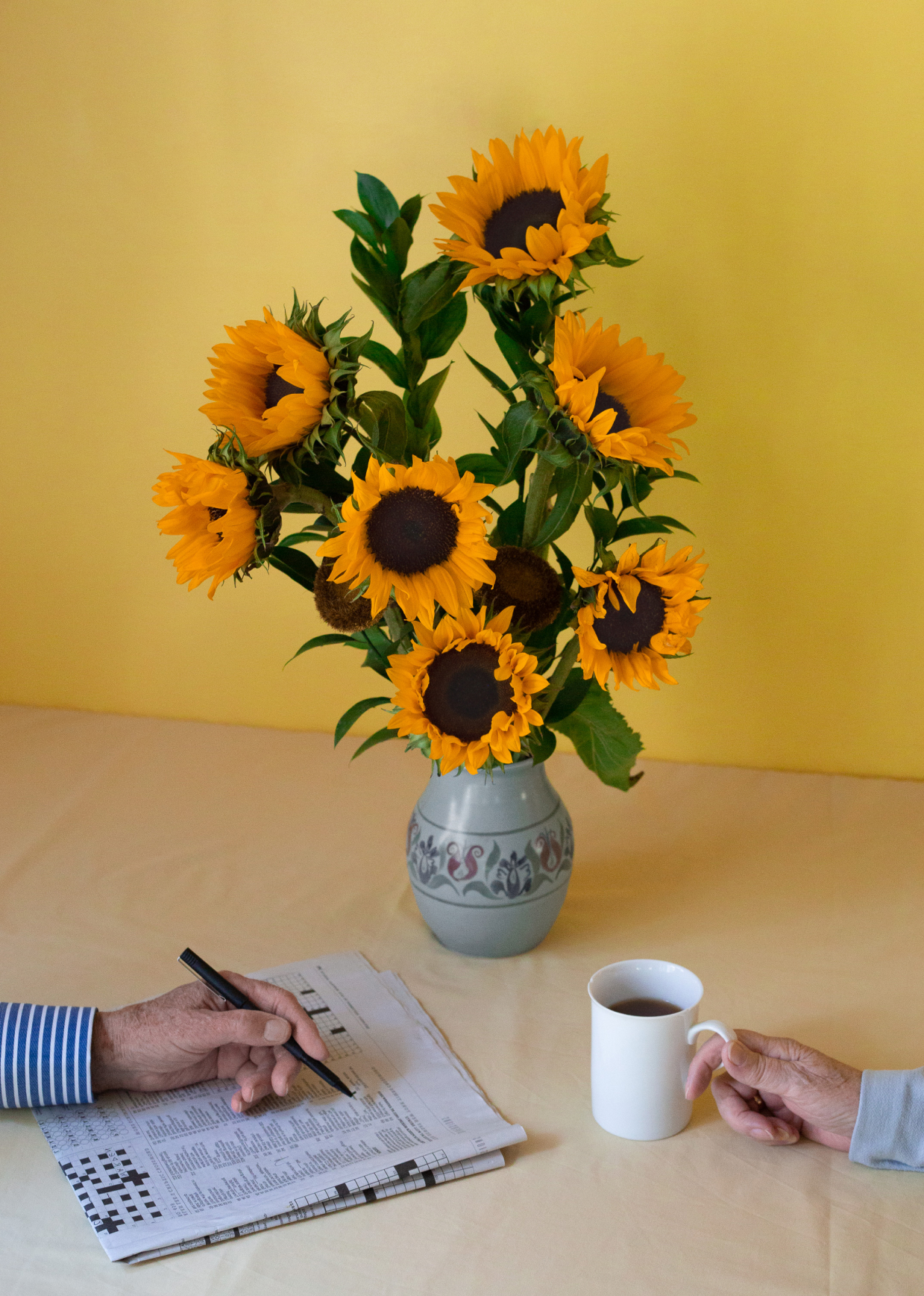 Photo of a vase of sunflowers