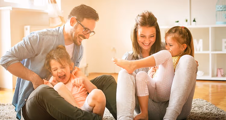 papas-e-hijos-en-casa