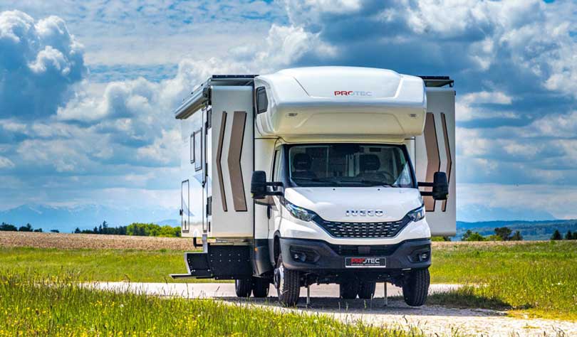 Foto des PROTEC Q18 mit ausgefahrenen Slideouts