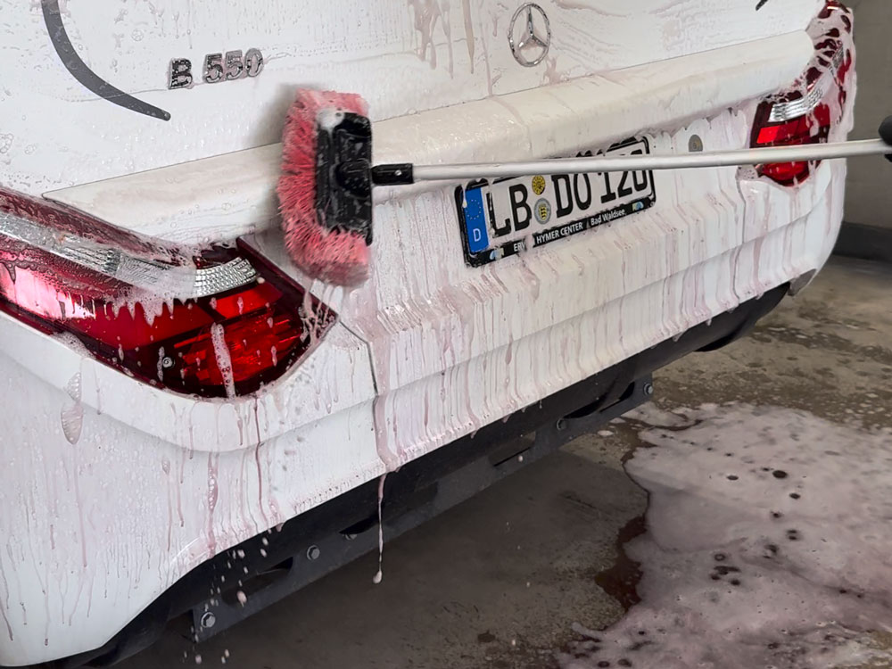 Vorreinigung eines Hymer B550 bei der HOSS Keramikversiegelung in Kleinaitingen