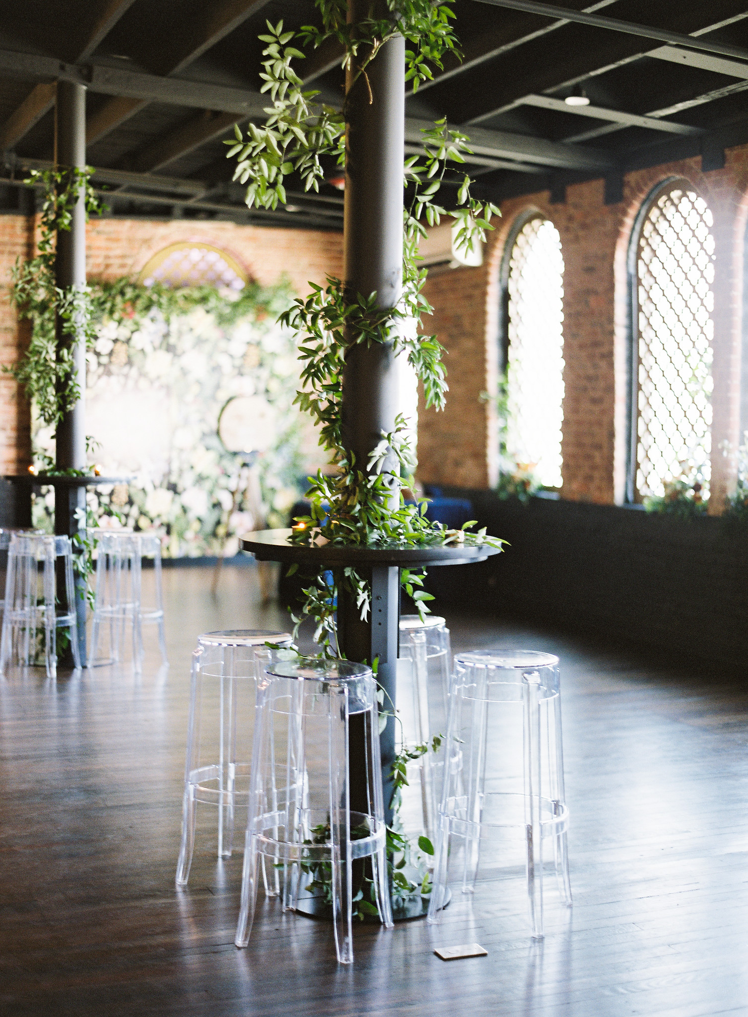 florals on columns in the lounge