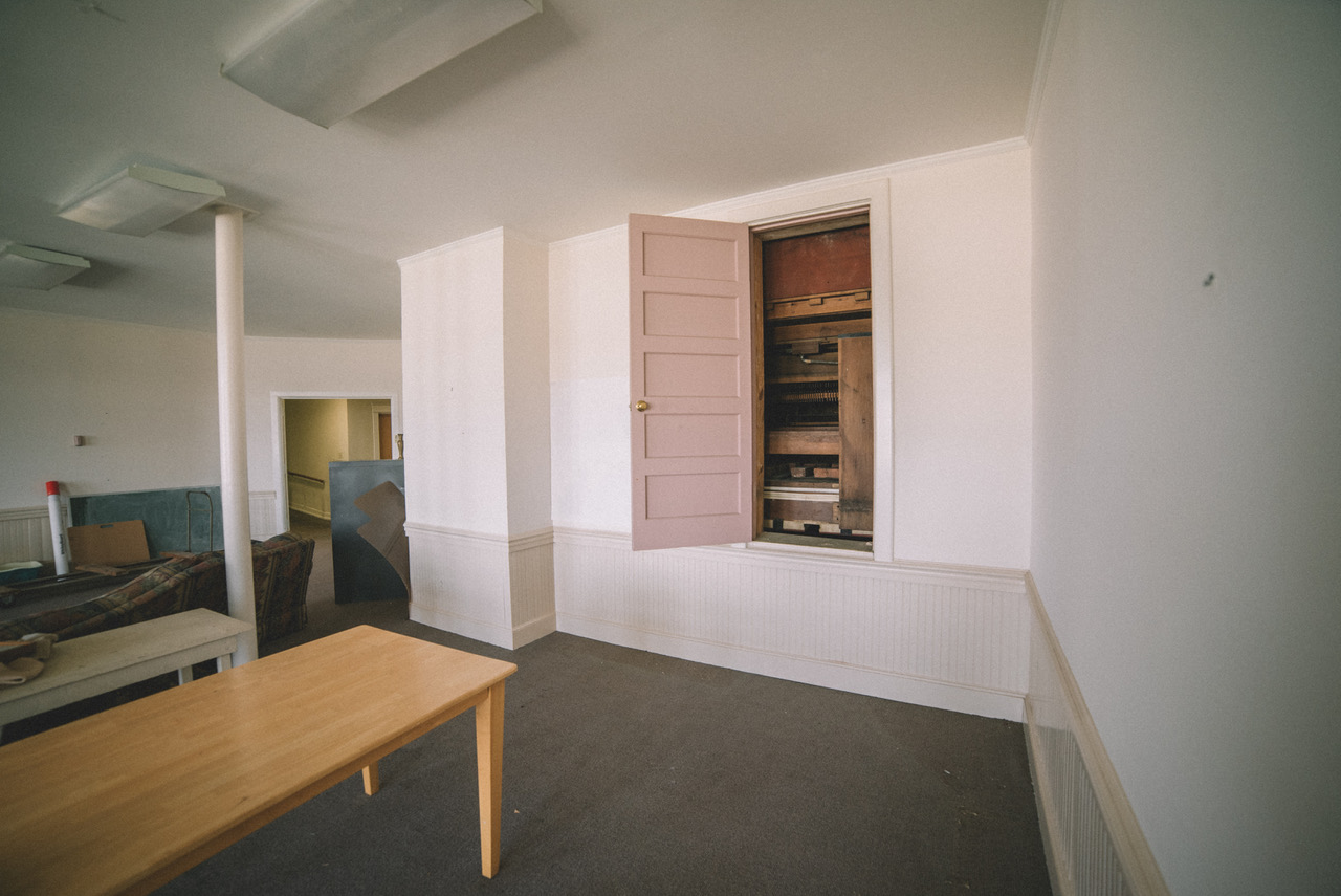 Meeting room and service door to organ