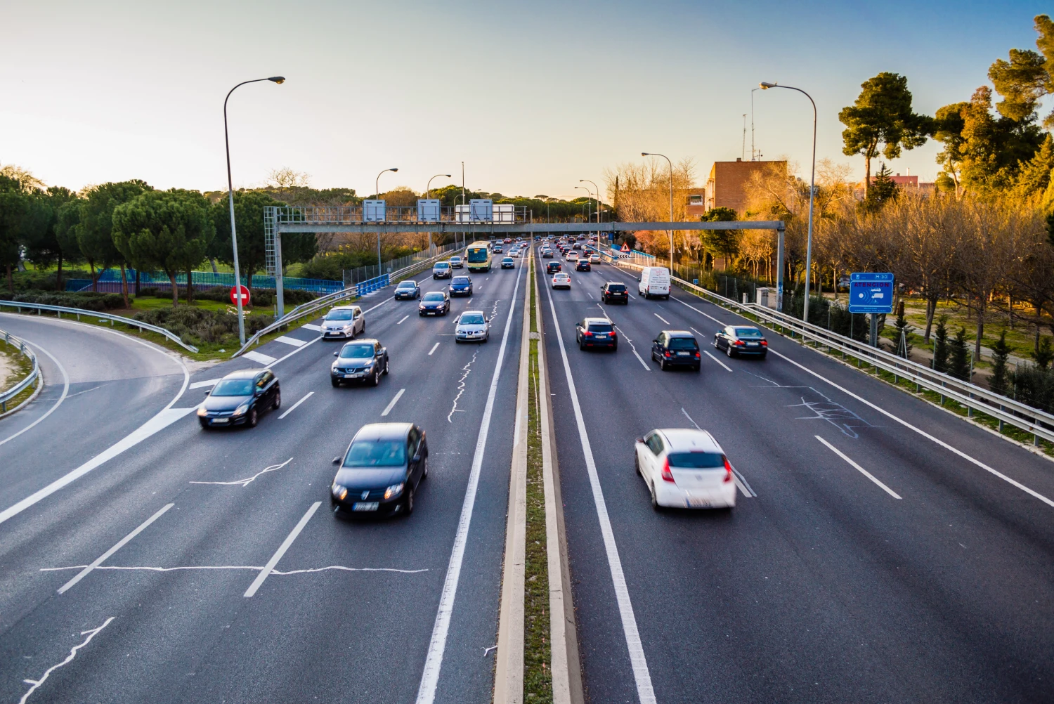 Should you take the shortest route or the fastest route for deliveries? This guide explains the difference, when to use each, how to avoid traffic, and why route optimization software makes the choice for you.