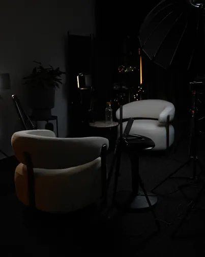 Interview-Sessel im Videostudio von HOSH MEDIA