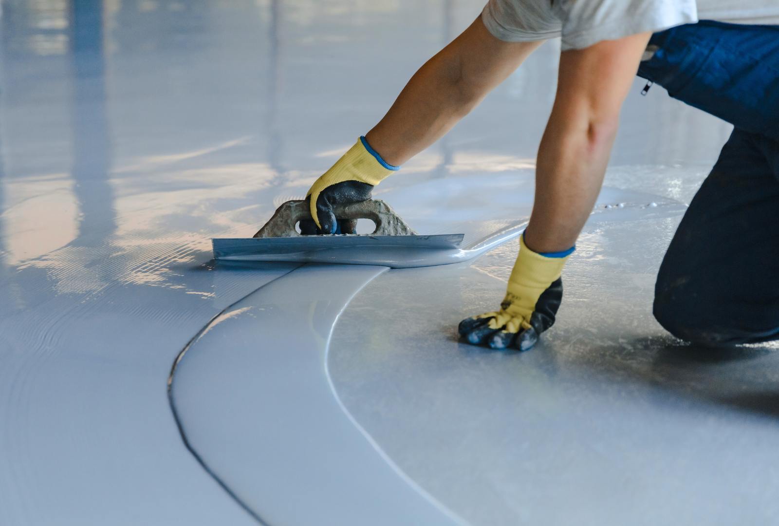 Pros & Cons of Different Types of Warehouse Floor Coatings: Finding the Perfect Fit for Your Space