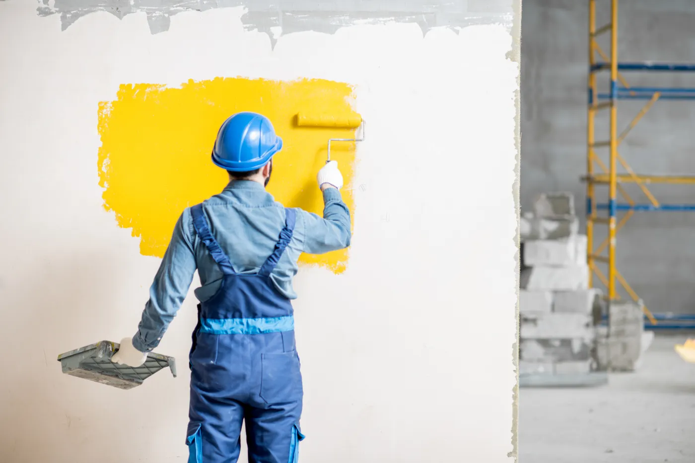 Hiring licensed painting contractors requires you to check their L&I registration. 