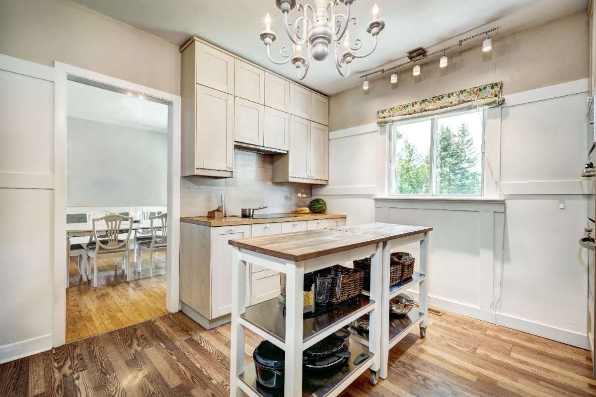 Warm interior paint colors Seattle kitchen off white