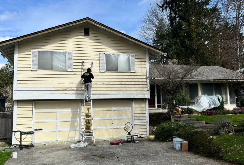 (BEFORE) Pale yellow worn out exterior home in Bellevue, WA (1)