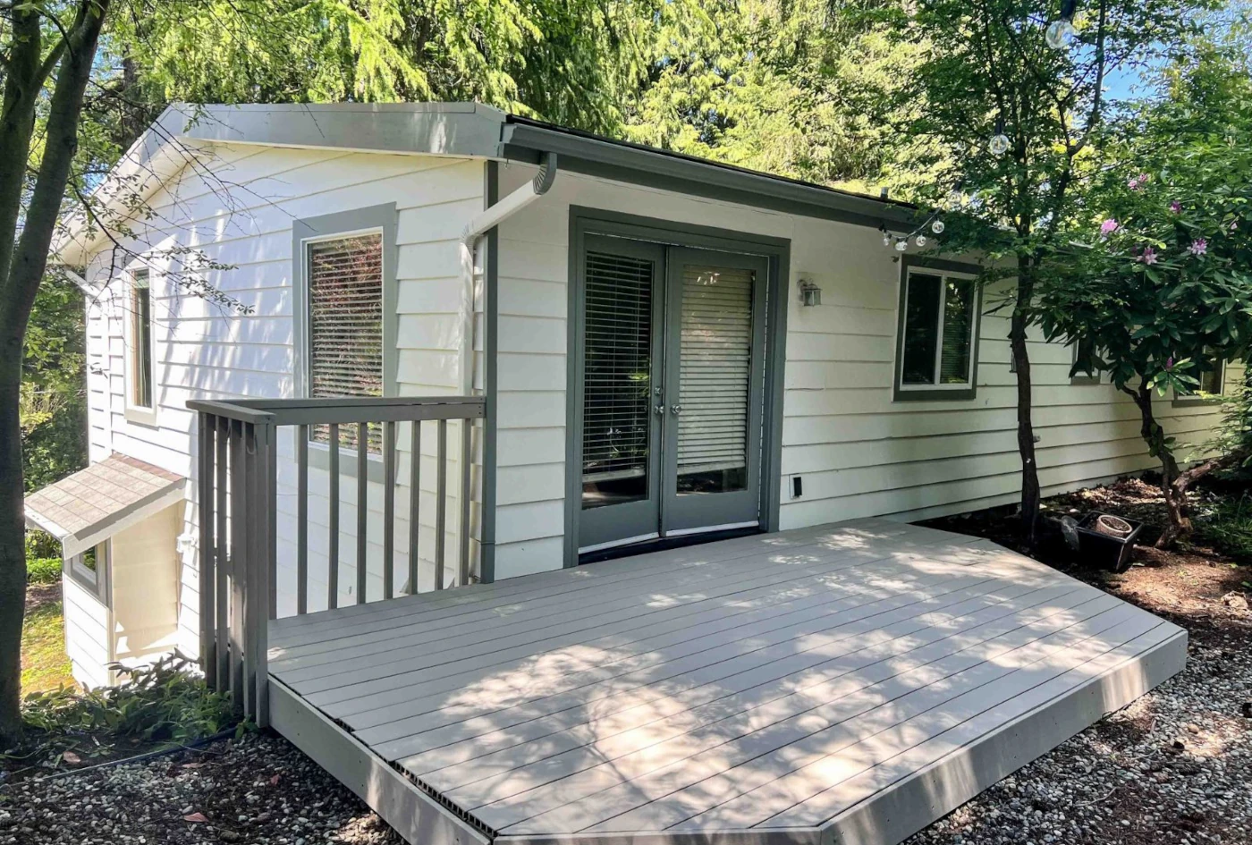 bellevue deck staining contractor