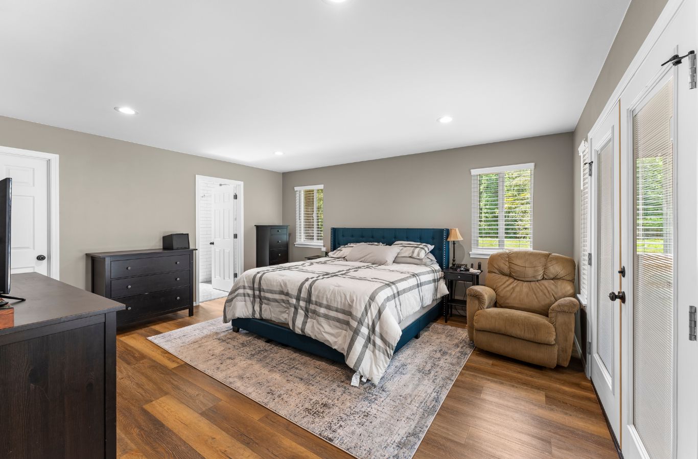 A NEW DAY Construction professional remodeling a Sammamish, WA home exterior, showcasing expert craftsmanship, modern tools, and trusted local remodeling service.