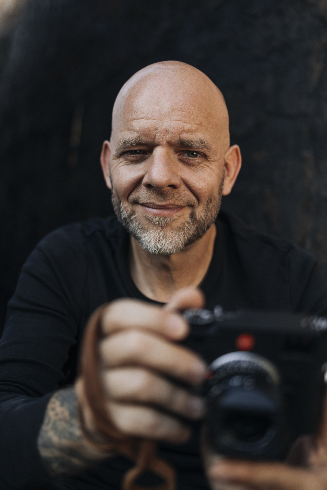 Hochzeitsfotograf Mario Schmitt mit seiner Kamera