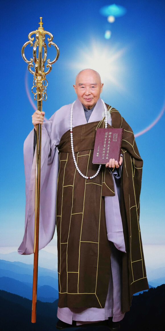 Venerable Master Chin Kung certified Layman Xia Lianju’s compilation of the Infinite Life Sutra as the most complete edition, truly capable of delivering sentient beings throughout the Dharma-Ending Age