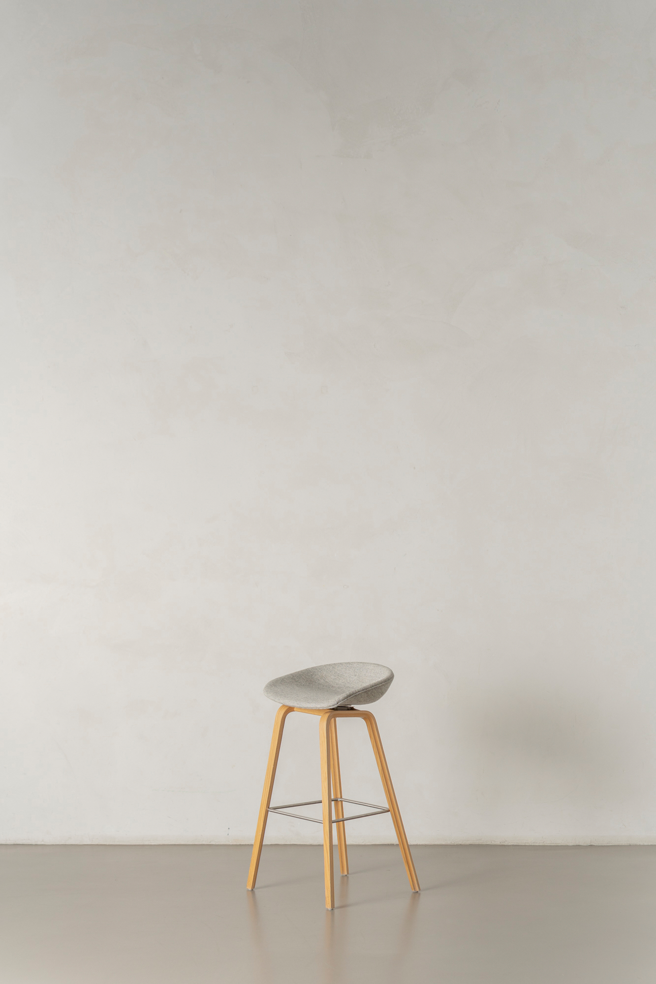 About A Stool AAS 32