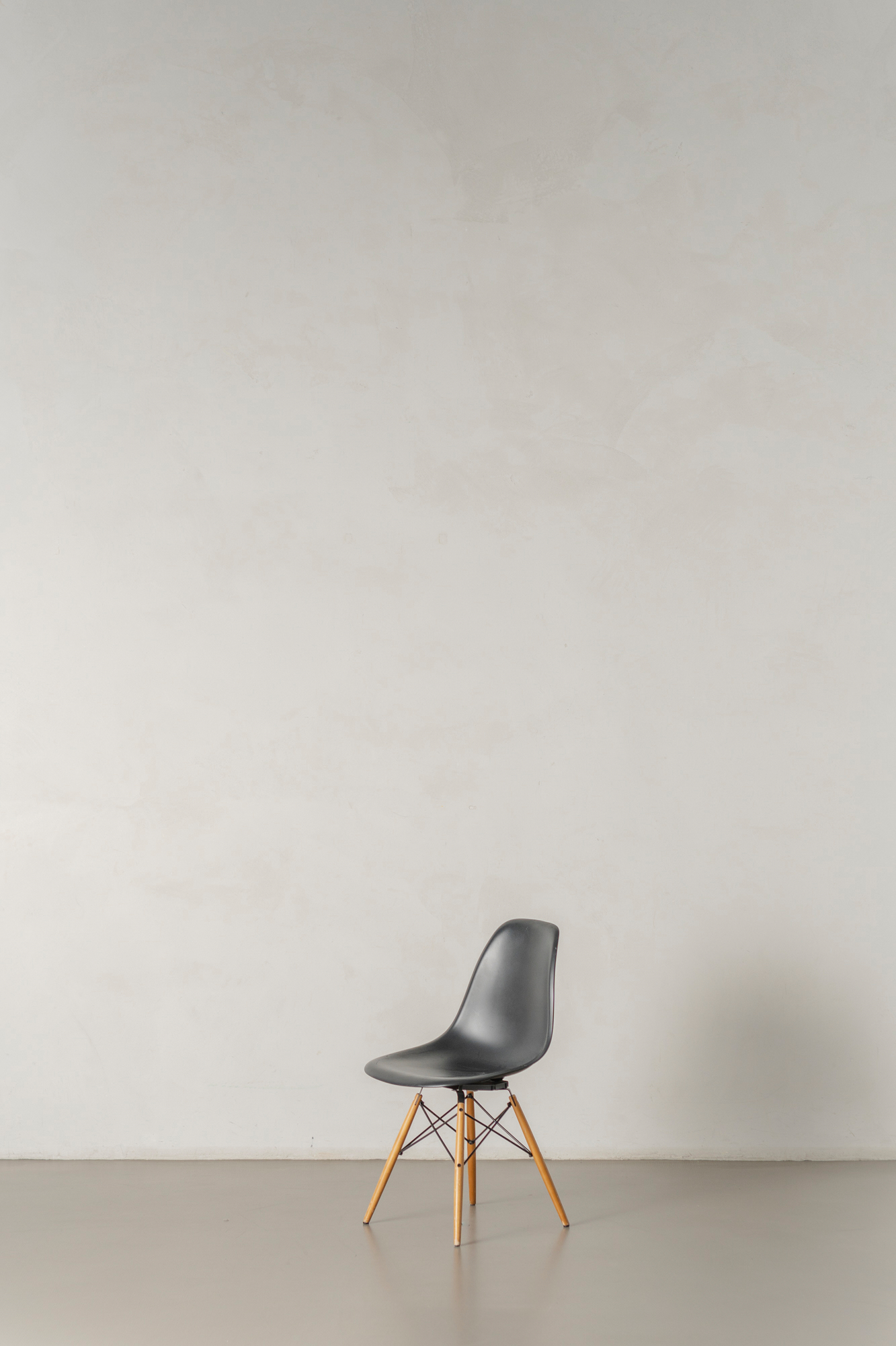 Eames Plastic Side Chair DSW