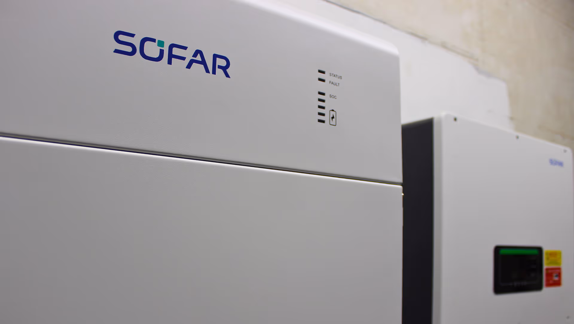 Stromspeicher der esfera Solar AG sind preiswert und zuverlässig und verbessern die Eigennutzung der Solarenergie.