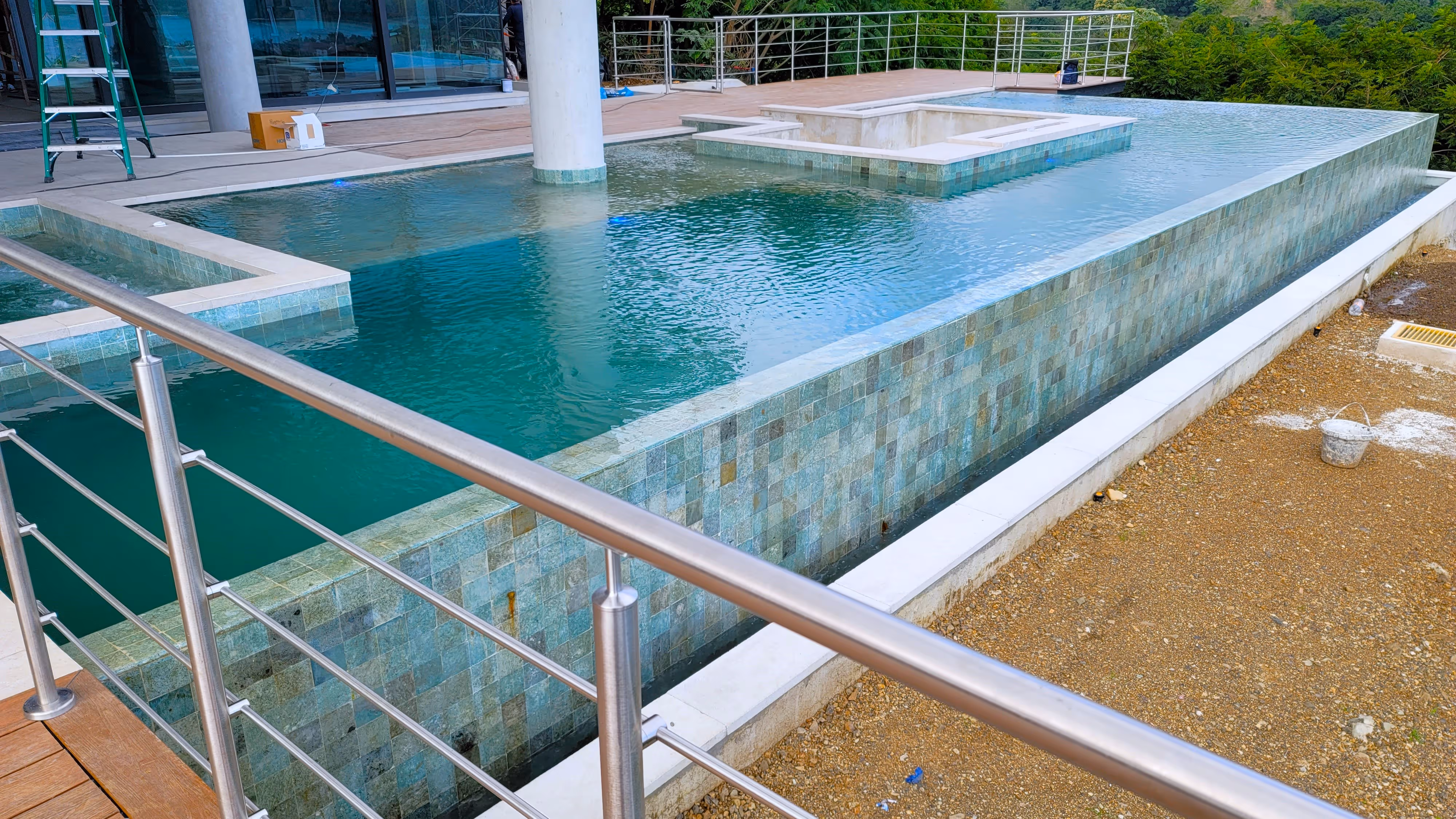 Solcuiones integrales en construccion de piscinas y spas en Costa Rica