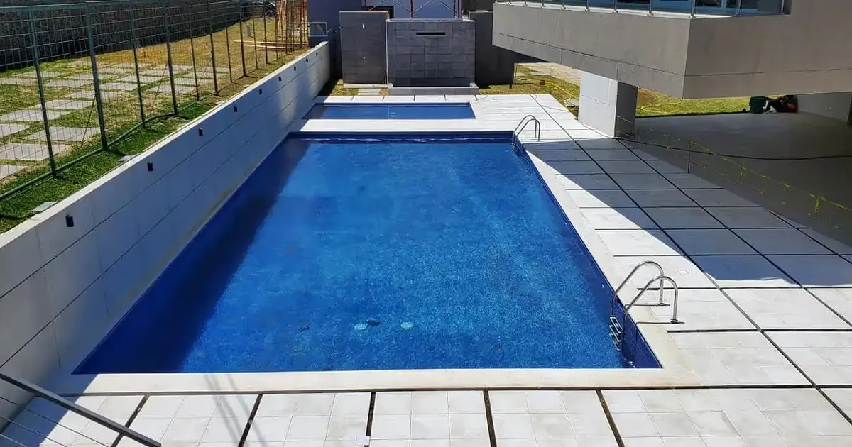 Proyecto de piscina de adaptado para condominio pequeño en Costa Rica.