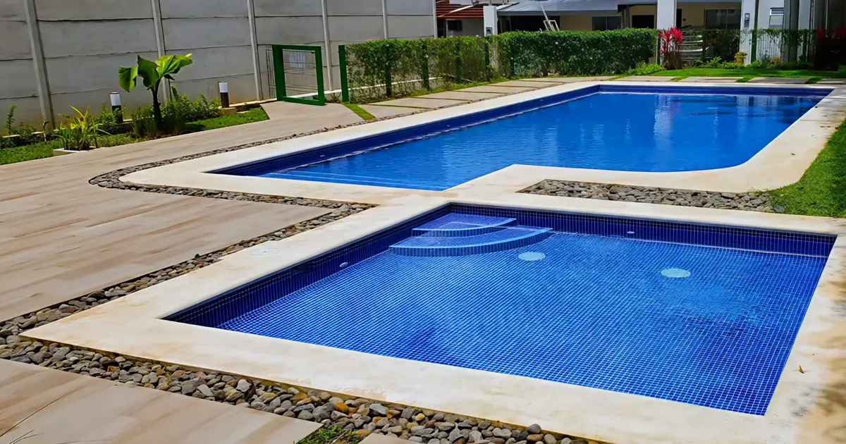 Piscina exclusiva para condominios de lujo.