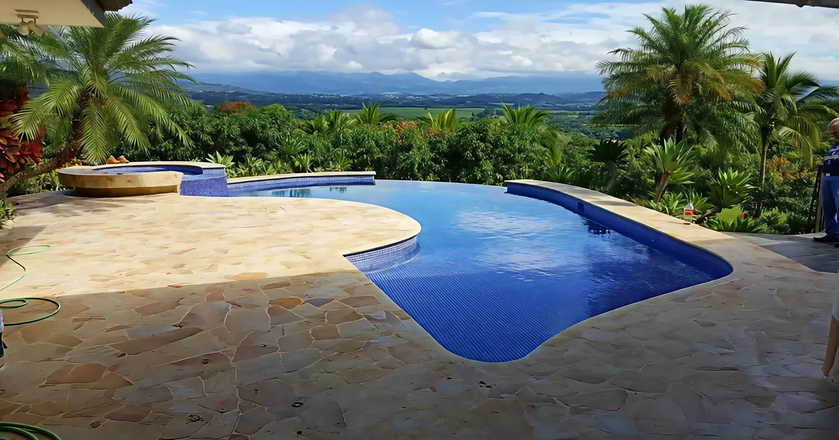 Impacto del clima en piscinas en Costa Rica | Guía práctica