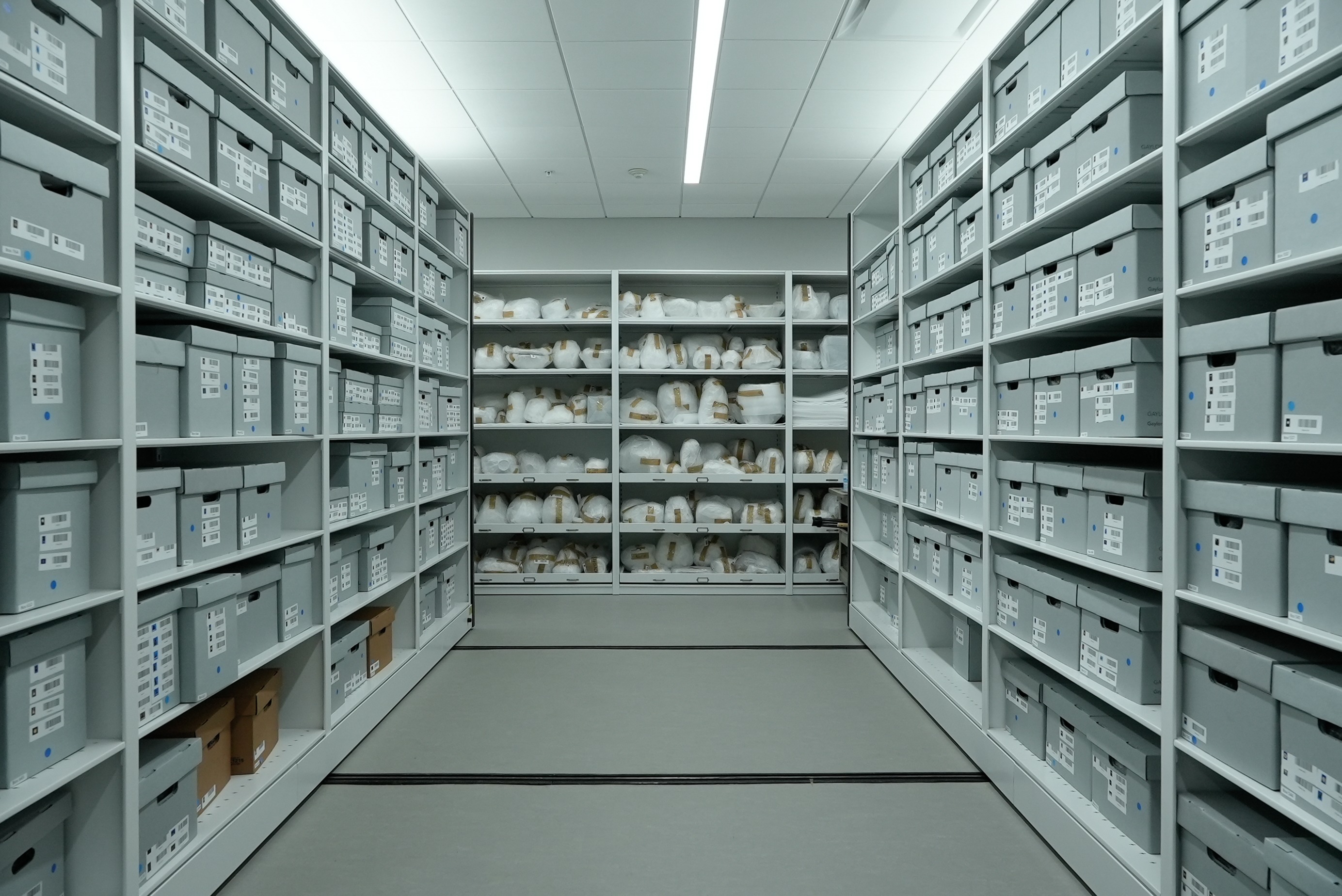 Spacesaver Mobile Pallet Racking Warehouse Storage Aisle