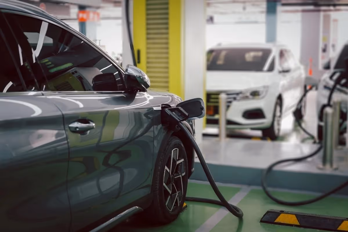 Gestion des accès aux bornes dans les parkings d’entreprises et de bureaux : un enjeu stratégique de la mobilité électrique