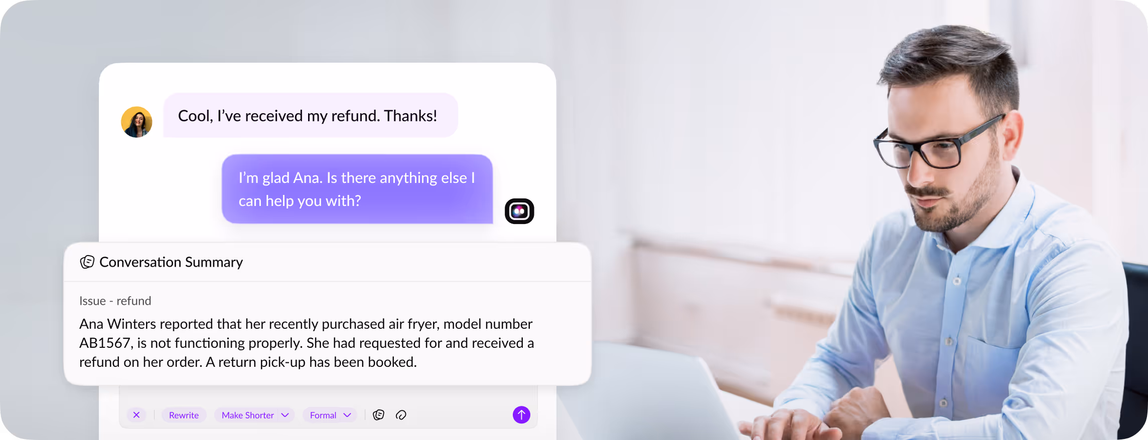 Agent du service clientèle tapant sur un ordinateur portable, avec une conversation de chat visible résumant un problème de remboursement pour une friteuse défectueuse, y compris les outils de réécriture et de formatage de la réponse.