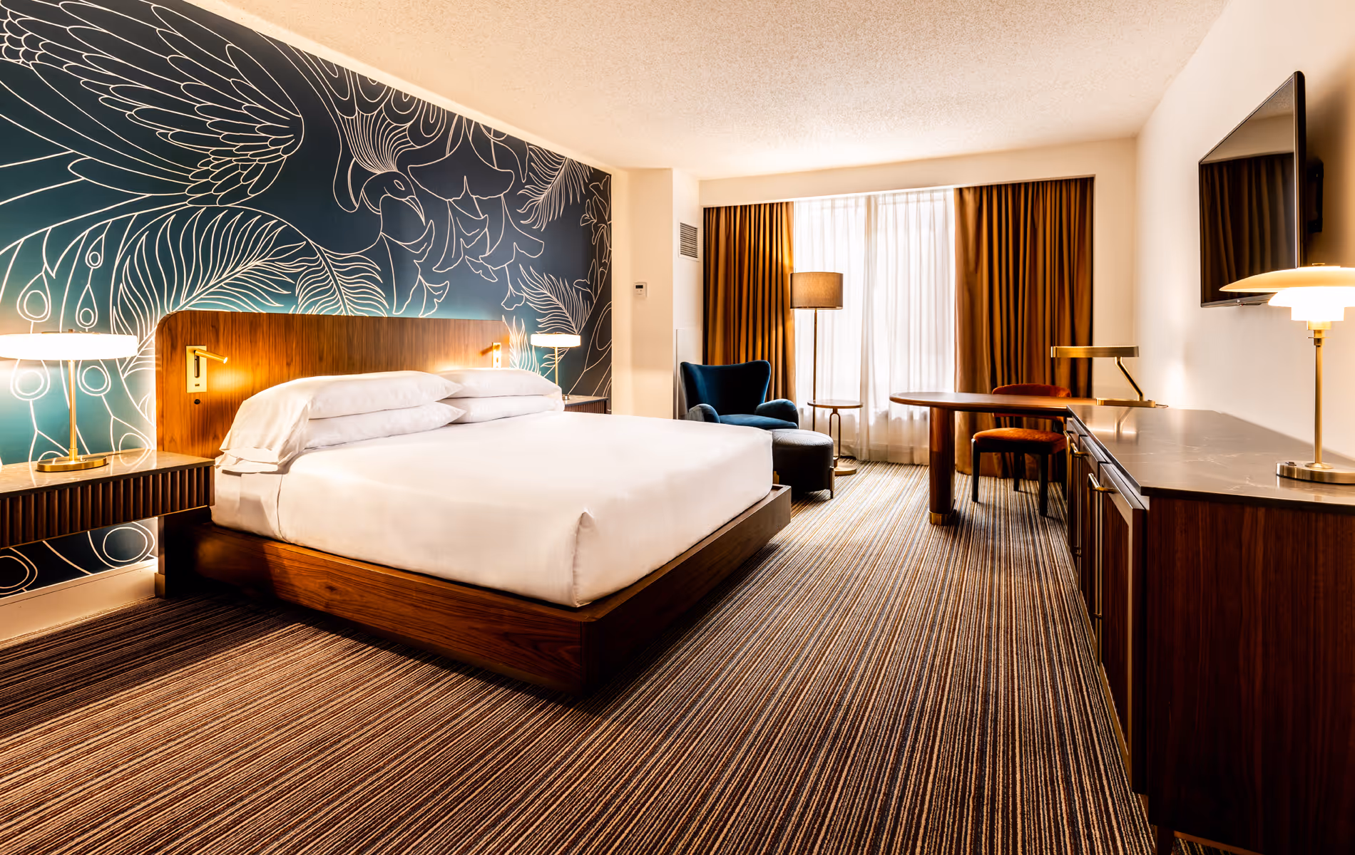 King guestroom with green wallpaper with large birds and leaves