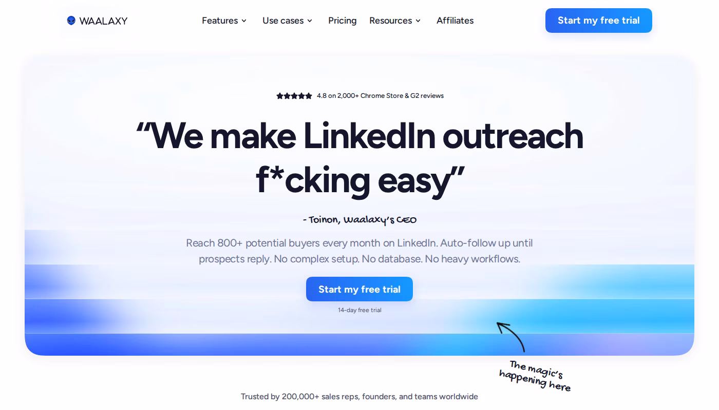 Waalaxy homepage hero showing the LinkedIn outreach product positioning