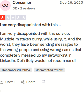 Critical Trustpilot review of PhantomBuster citing LinkedIn networking issues