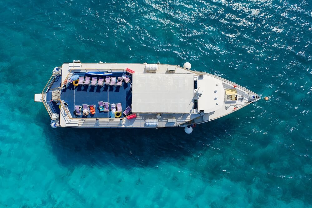 2 people from DailyDev posing